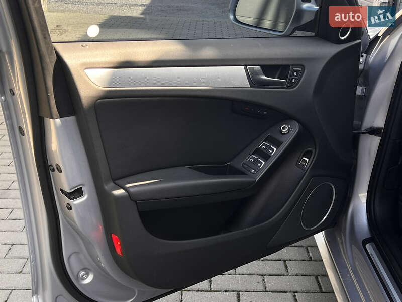 Седан Audi A4 2015 в Львові