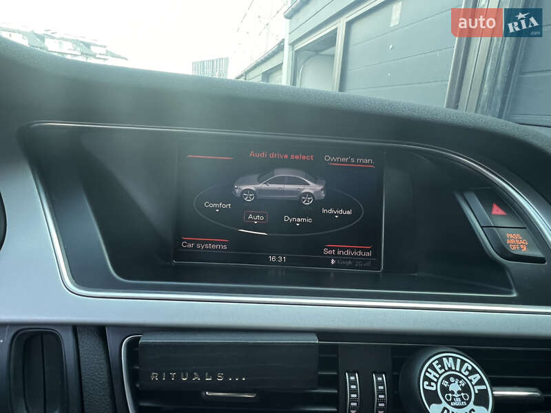 Седан Audi A4 2015 в Львові