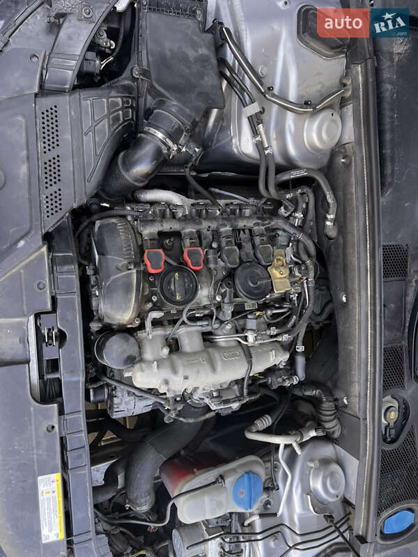 Седан Audi A4 2015 в Львові