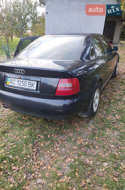 Седан Audi A4 1997 в Нововолынске