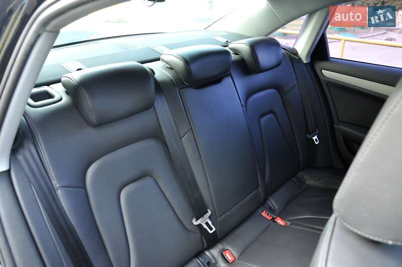 Седан Audi A4 2014 в Львові