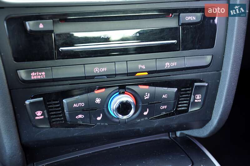 Седан Audi A4 2014 в Львові