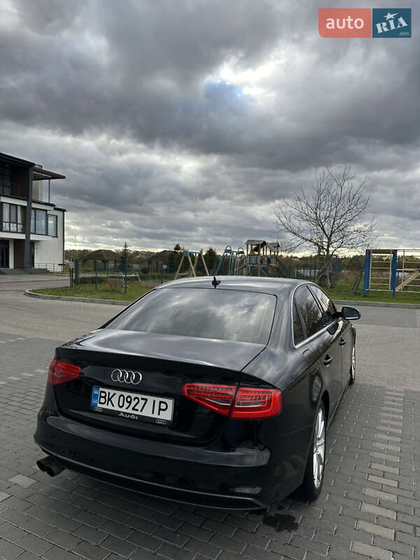 Седан Audi A4 2014 в Рівному