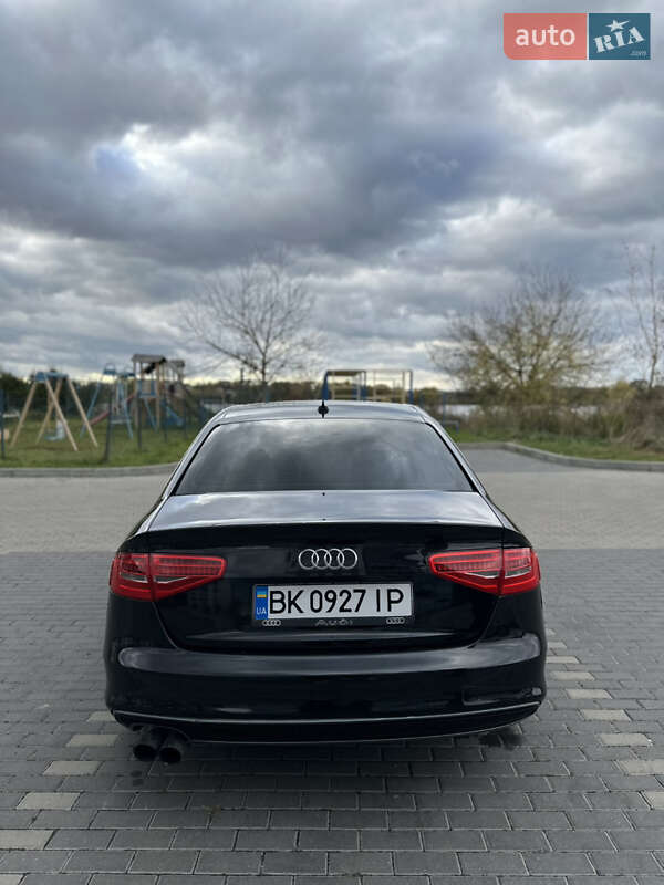 Седан Audi A4 2014 в Рівному