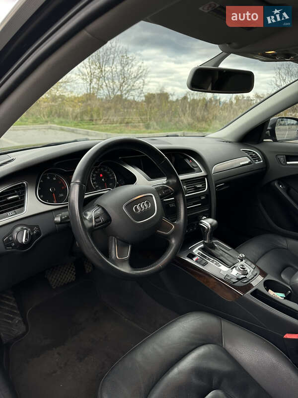 Седан Audi A4 2014 в Рівному