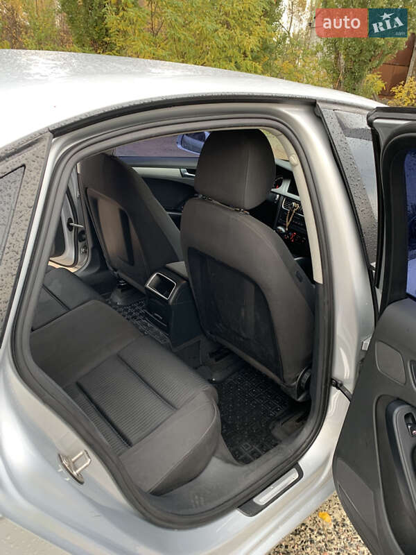 Седан Audi A4 2008 в Обухові