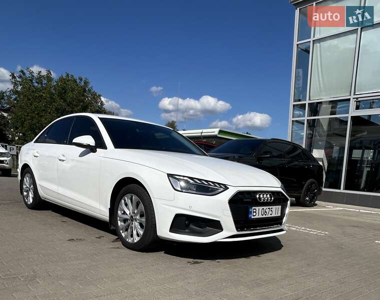 Седан Audi A4 2021 в Полтаві