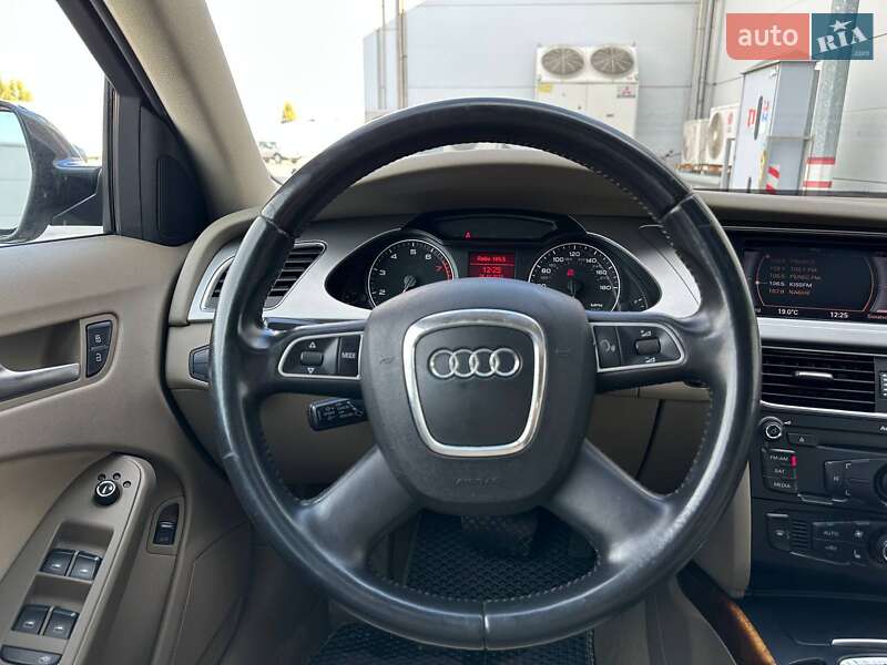 Седан Audi A4 2011 в Киеве