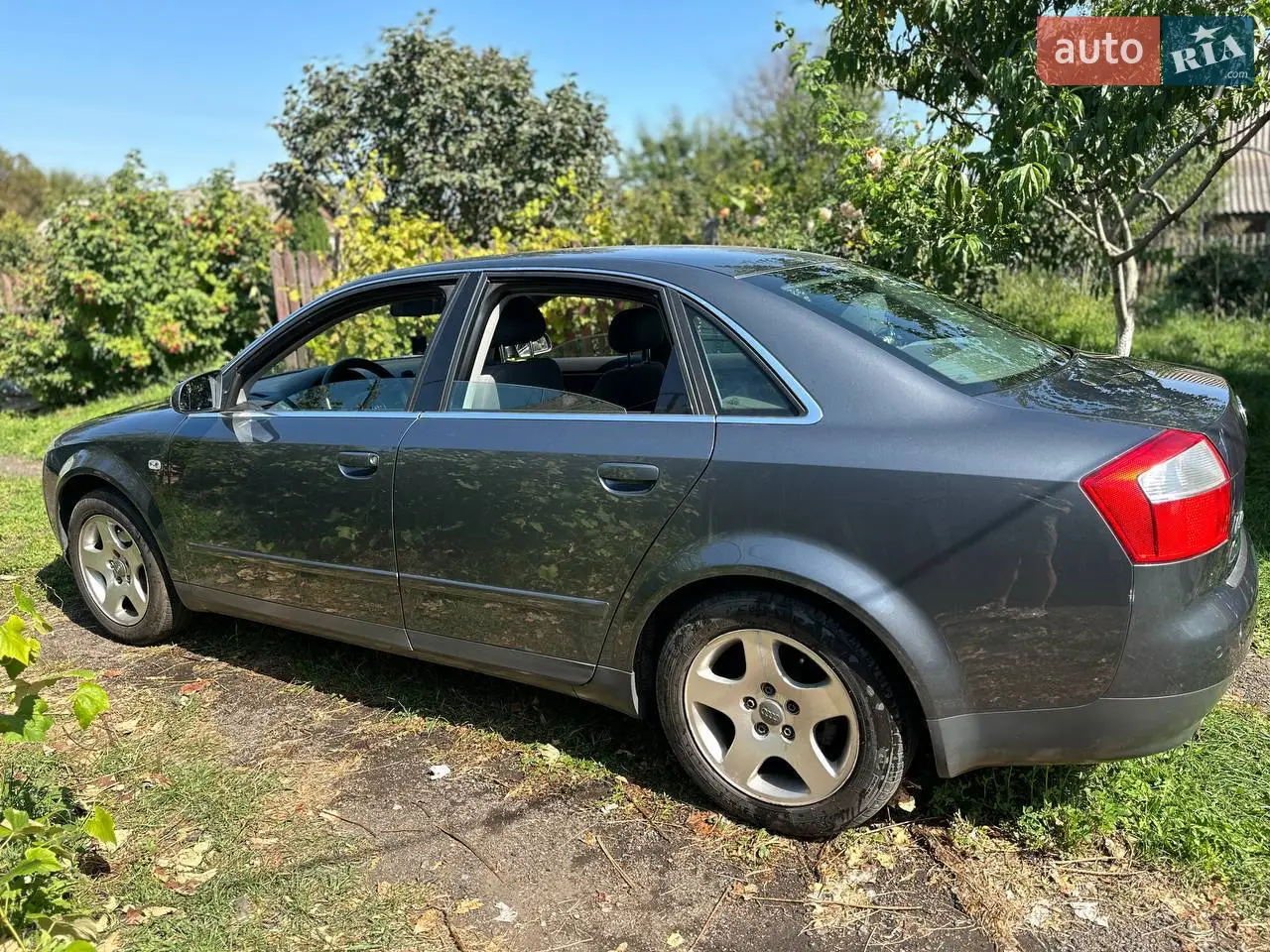 Продаємо власне авто.
Пробіг: 259 тис.
Заміна масла була 2 тис. км назад (є фото).
Заміна ГРМ на 256 тис.км.
Кондиціонер/пічка працює.
Є люк.
Великий багажник.
По кузову недоліків немає. Коробка передач працює плавно.
Комплект нових зимових шин (продається окремо)
5400$. Торг лише біля авто.
Машина на ходу. Можна оглянути у Житомирі. Є питання або хочете оглянути - пишіть на авторіа. Домовимось про зустріч.