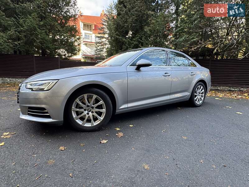 Седан Audi A4 2018 в Львове