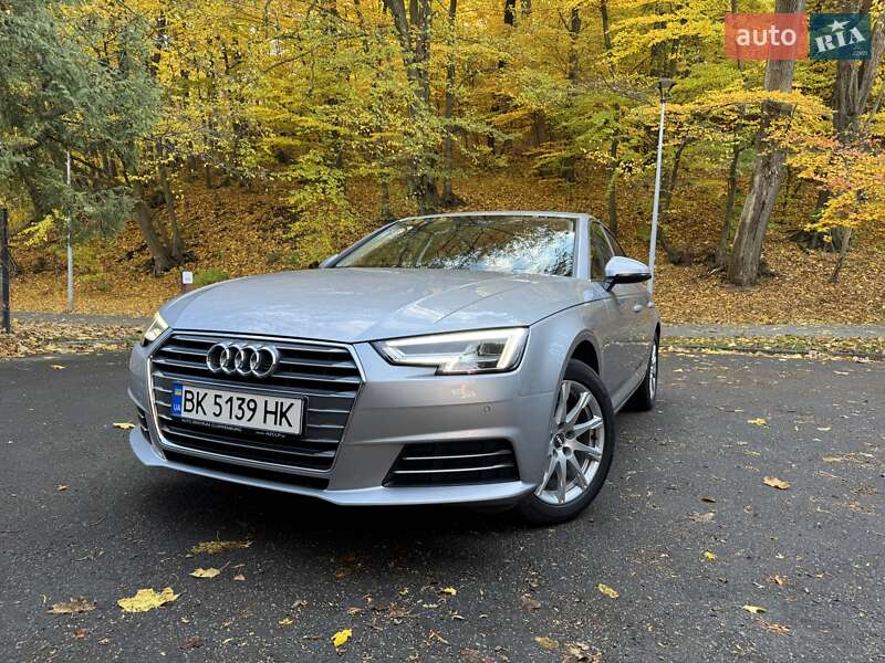 Седан Audi A4 2018 в Львове