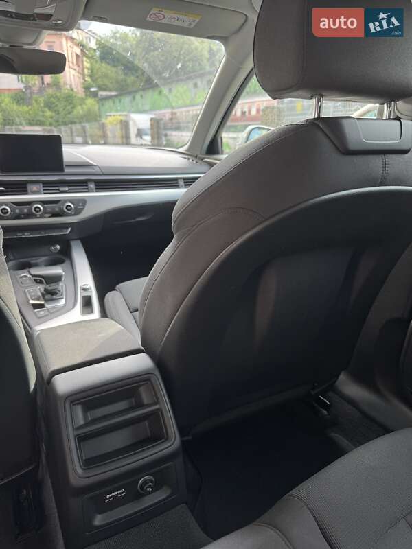 Седан Audi A4 2018 в Львове