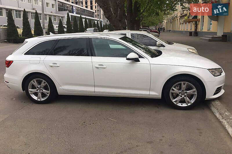 Универсал Audi A4 2017 в Киеве