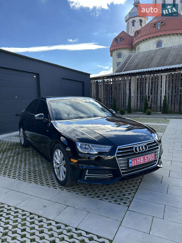 Седан Audi A4 2018 в Самборе