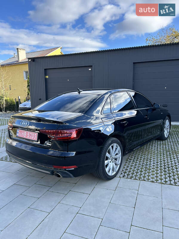 Седан Audi A4 2018 в Самборе