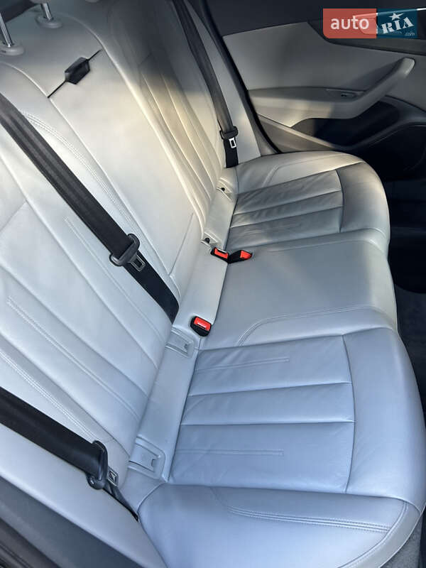 Седан Audi A4 2018 в Самборе