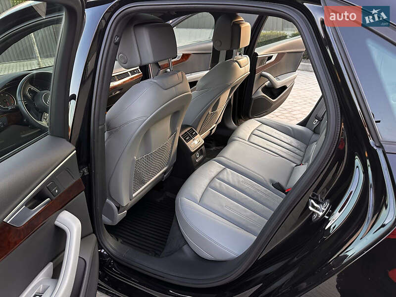 Седан Audi A4 2017 в Львові