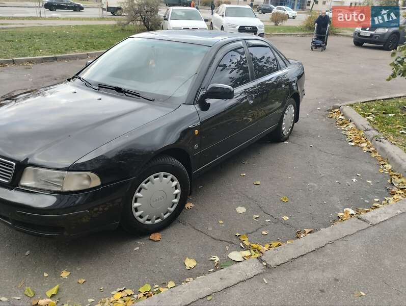 Седан Audi A4 1997 в Києві