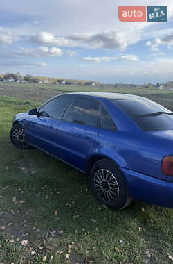 Седан Audi A4 1995 в Звягелі