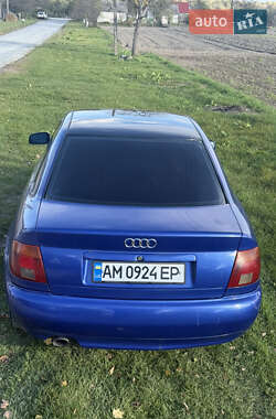 Седан Audi A4 1995 в Звягелі