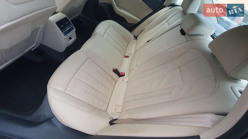 Седан Audi A4 2018 в Киеве