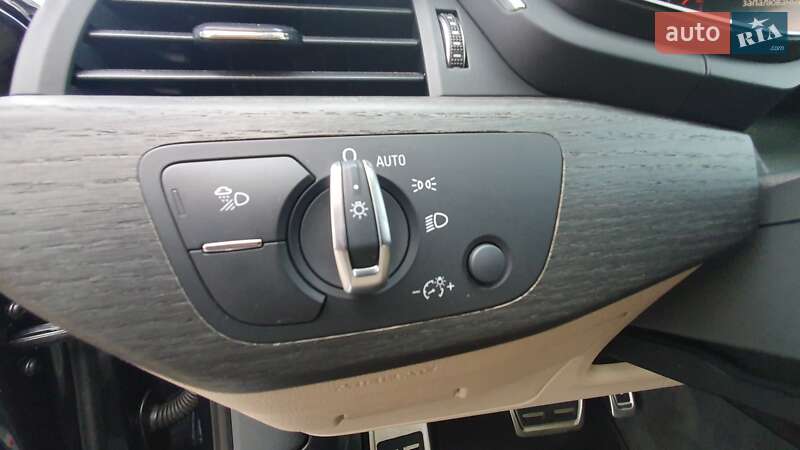 Седан Audi A4 2018 в Киеве