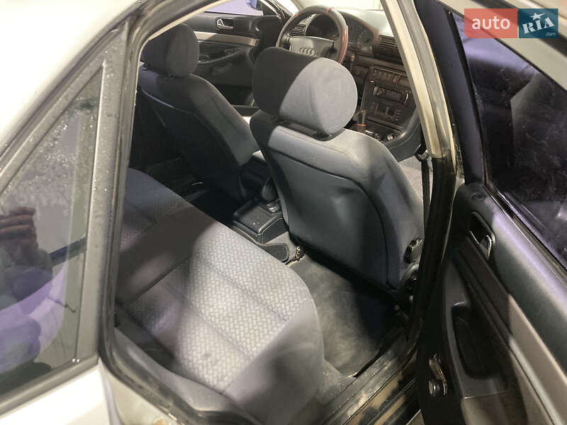 Седан Audi A4 1996 в Коломые