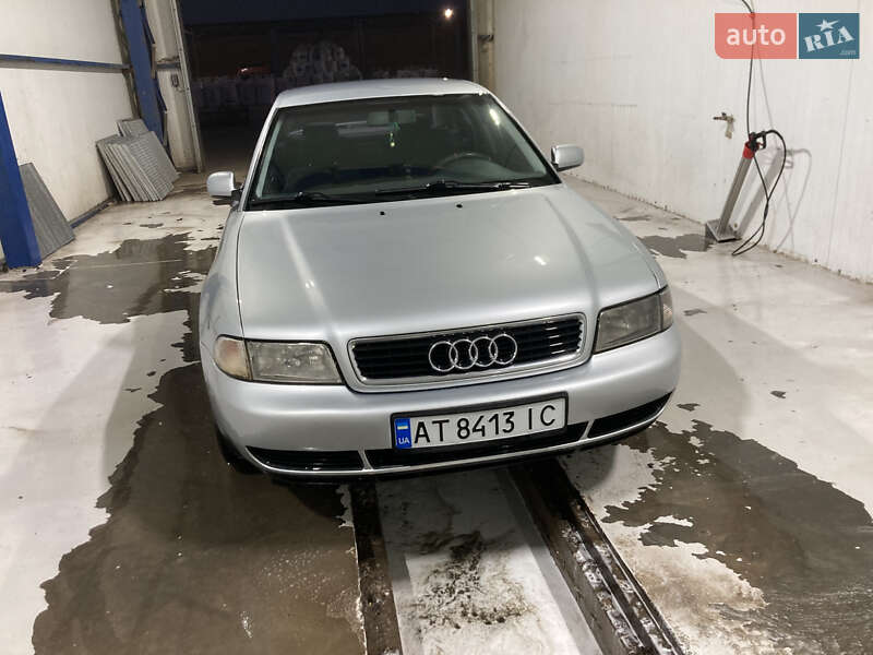 Седан Audi A4 1996 в Коломые