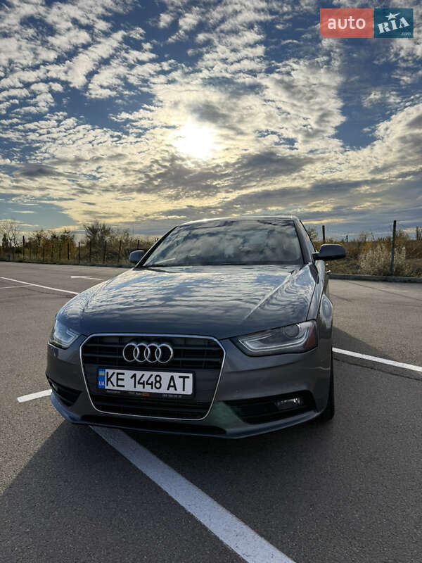 Седан Audi A4 2012 в Кривом Роге