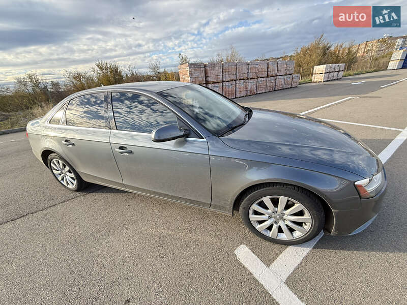 Седан Audi A4 2012 в Кривом Роге