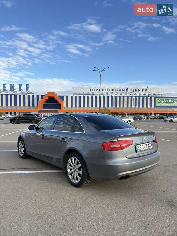 Седан Audi A4 2012 в Кривом Роге