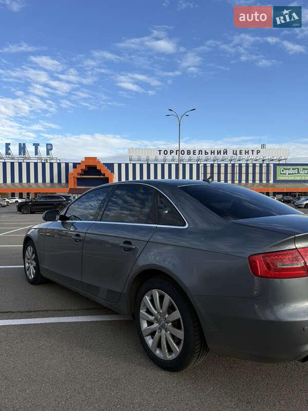 Седан Audi A4 2012 в Кривом Роге