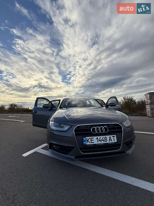 Седан Audi A4 2012 в Кривом Роге
