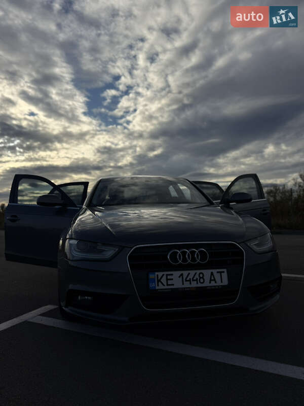 Седан Audi A4 2012 в Кривом Роге
