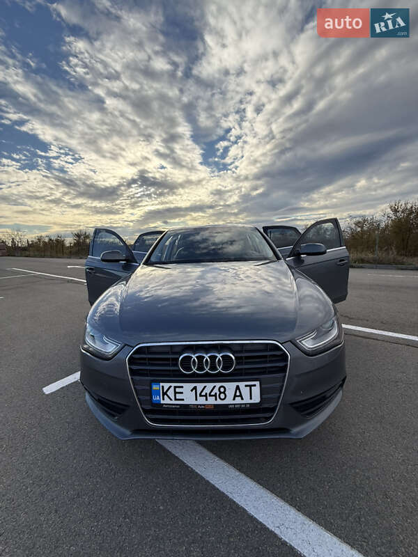 Седан Audi A4 2012 в Кривом Роге
