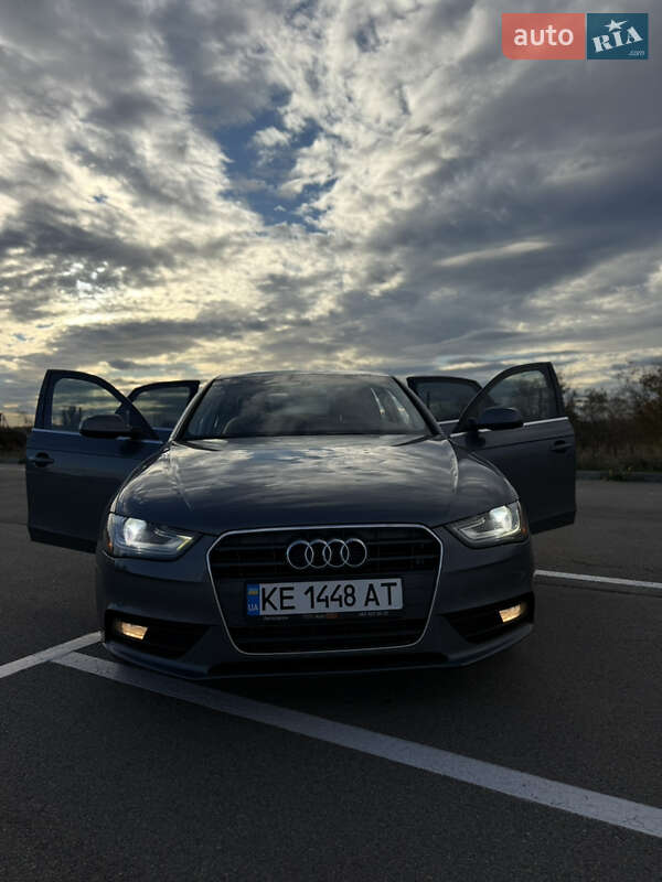 Седан Audi A4 2012 в Кривом Роге