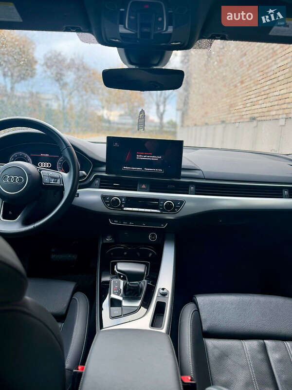 Седан Audi A4 2020 в Луцке