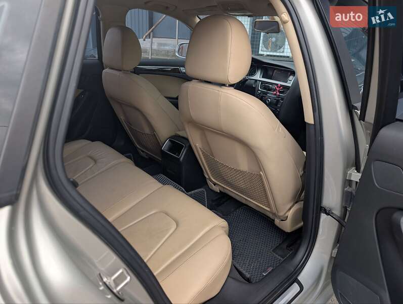 Седан Audi A4 2013 в Ивано-Франковске