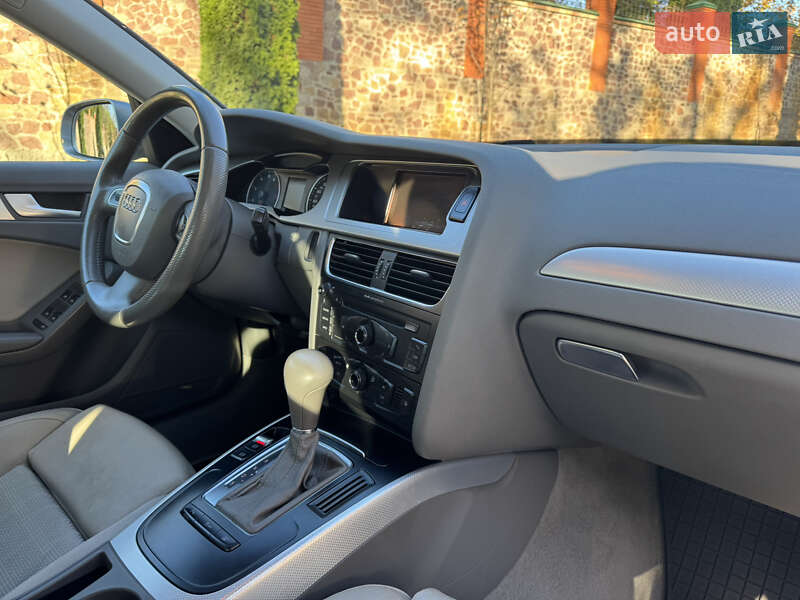 Седан Audi A4 2010 в Києві