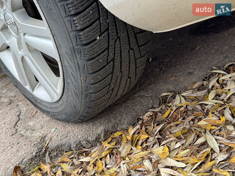 Седан Audi A4 2009 в Прилуках