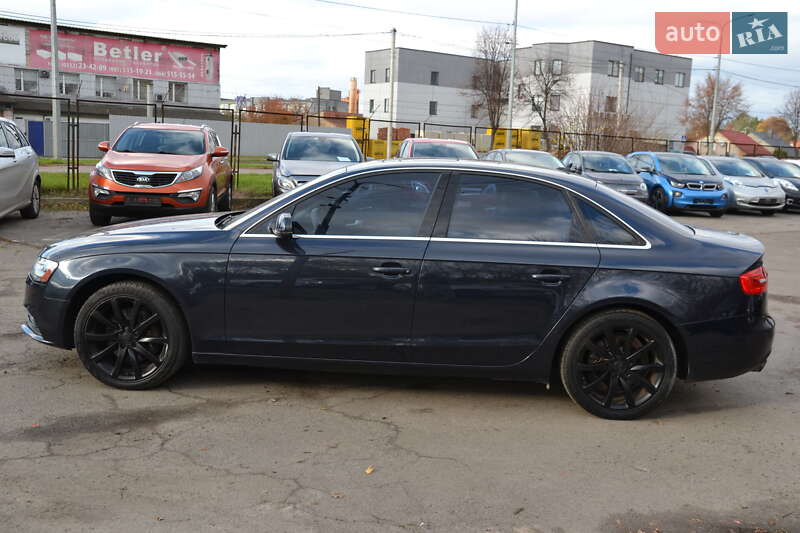 Седан Audi A4 2013 в Луцке