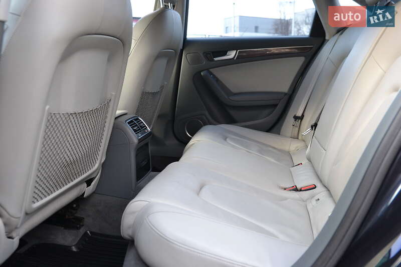 Седан Audi A4 2013 в Луцке