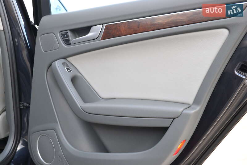 Седан Audi A4 2013 в Луцке