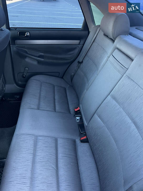 Седан Audi A4 2000 в Виннице