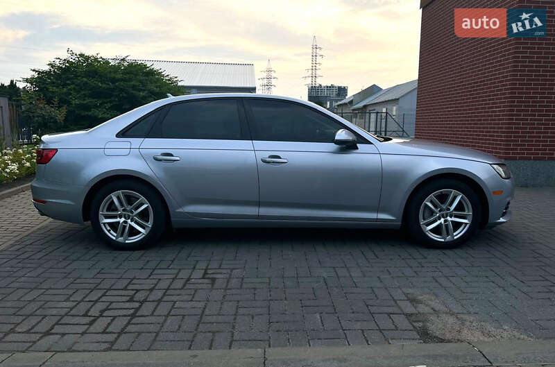 Седан Audi A4 2016 в Львові