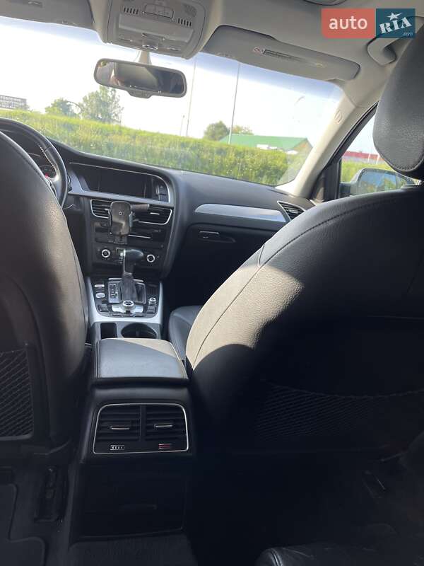 Седан Audi A4 2014 в Стрию
