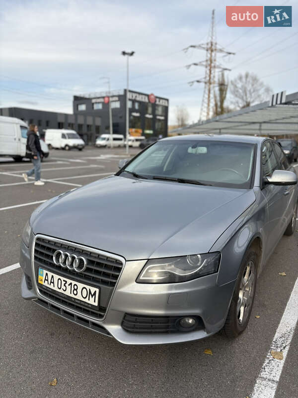 Седан Audi A4 2011 в Киеве