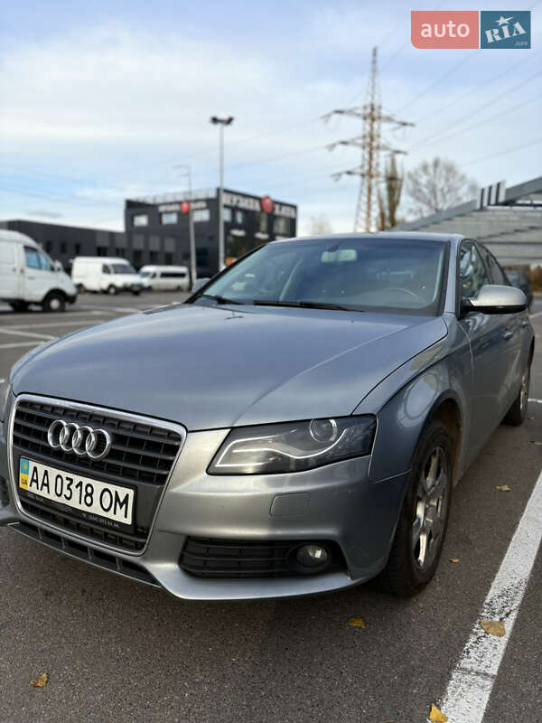 Седан Audi A4 2011 в Киеве