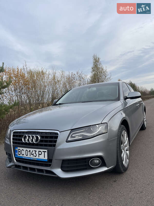 Седан Audi A4 2011 в Львові