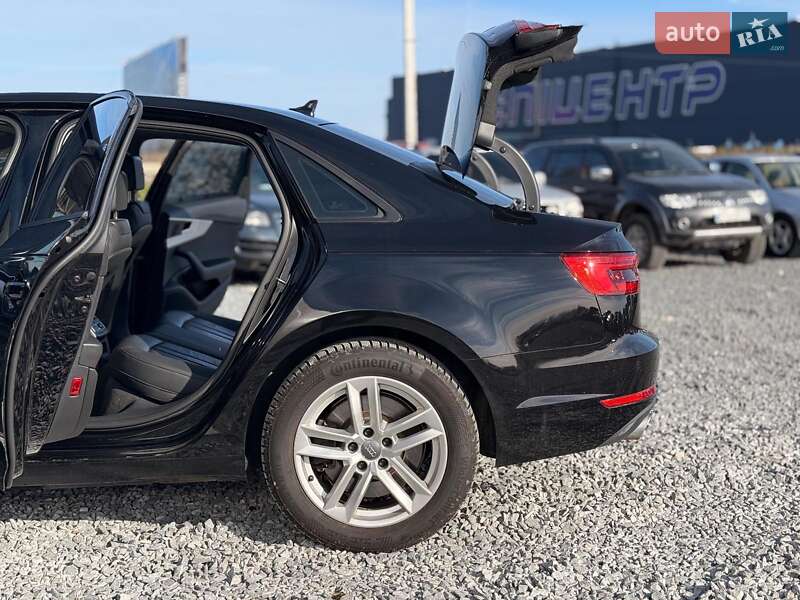 Седан Audi A4 2016 в Львові